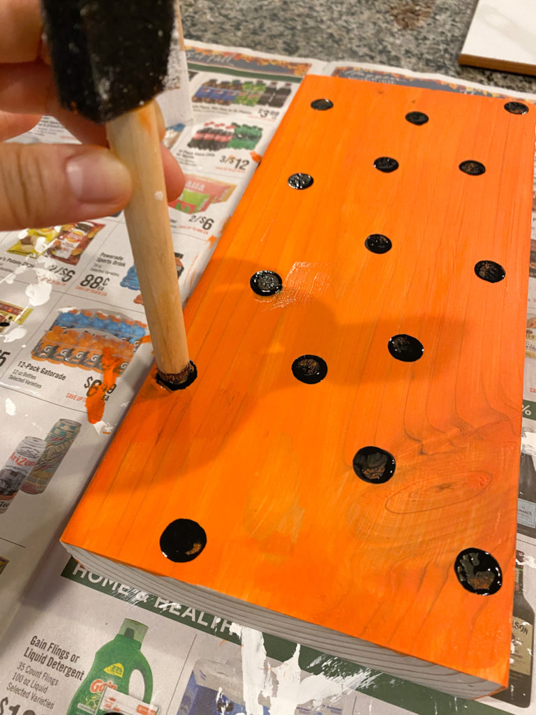 To show how to make dots using the back of a sponge brush. 