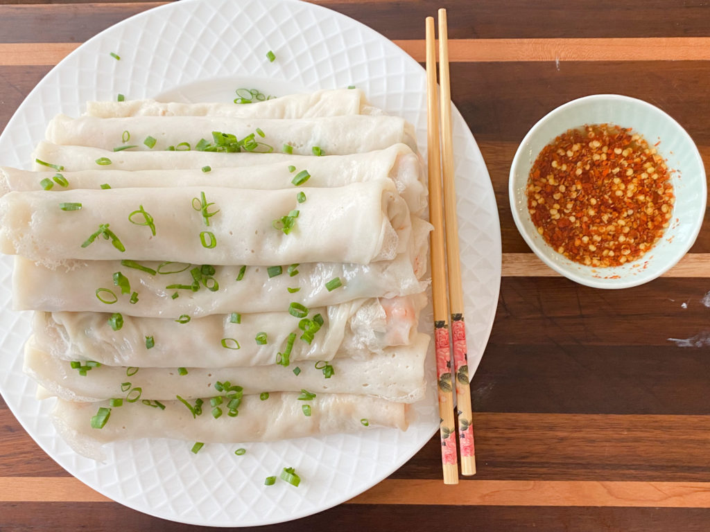 Steamed rice rolls and dipping sauce. 