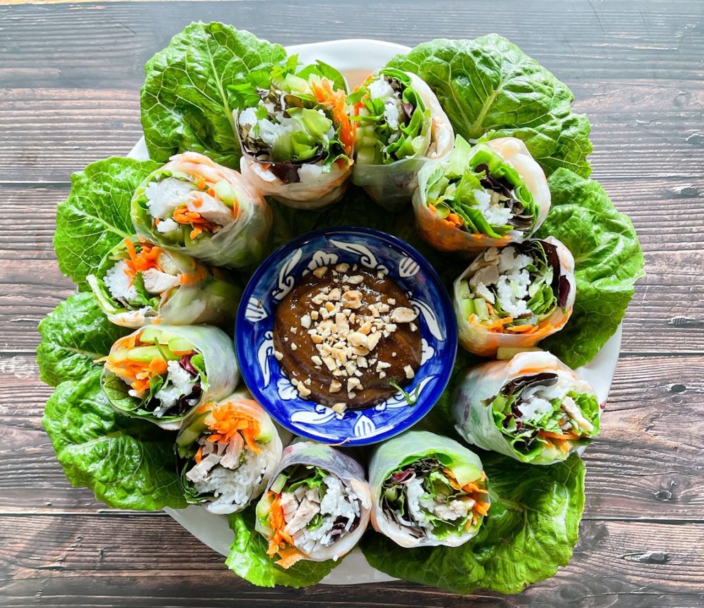 Fresh spring rolls and dipping sauce
