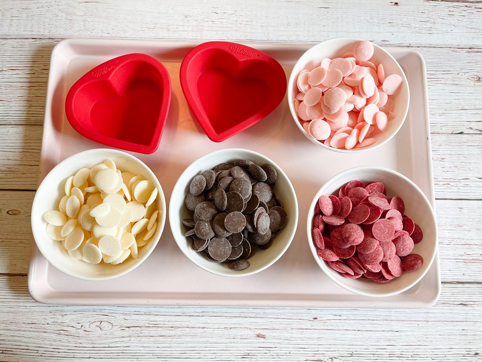 Ingredients to make breakable chocolate heart
