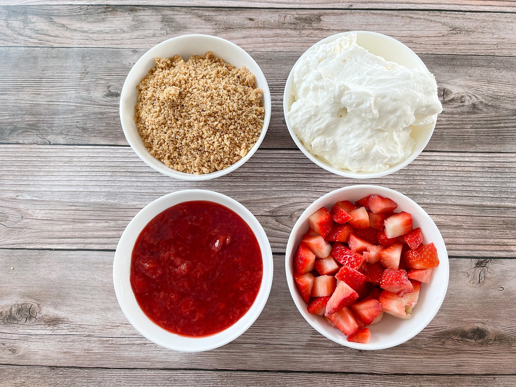 Easy no-bake strawberry cheesecake ingredients. 