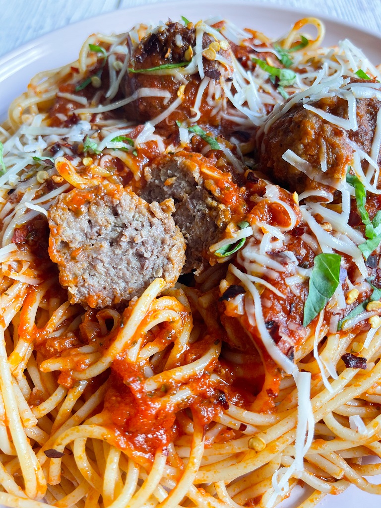 Spaghetti with homemade meatballs 